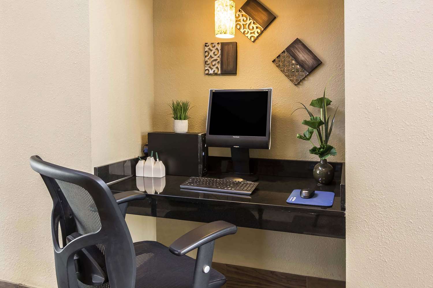 Фото Quality Inn & Suites