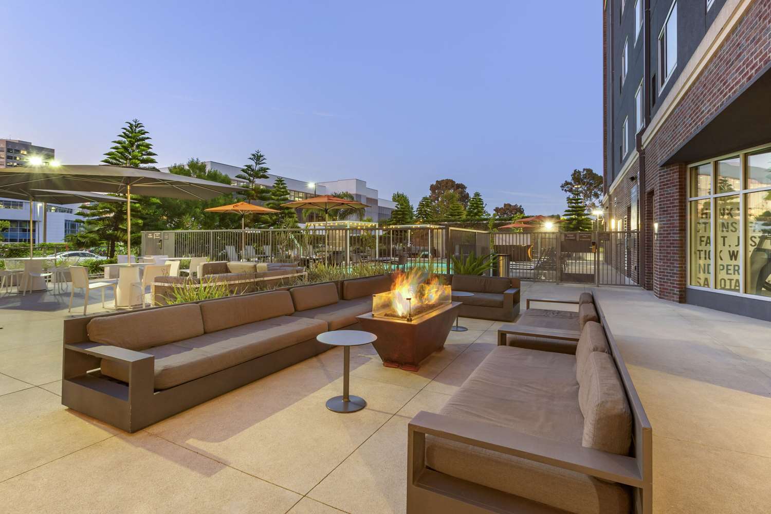 Фото Cambria Hotel Lax