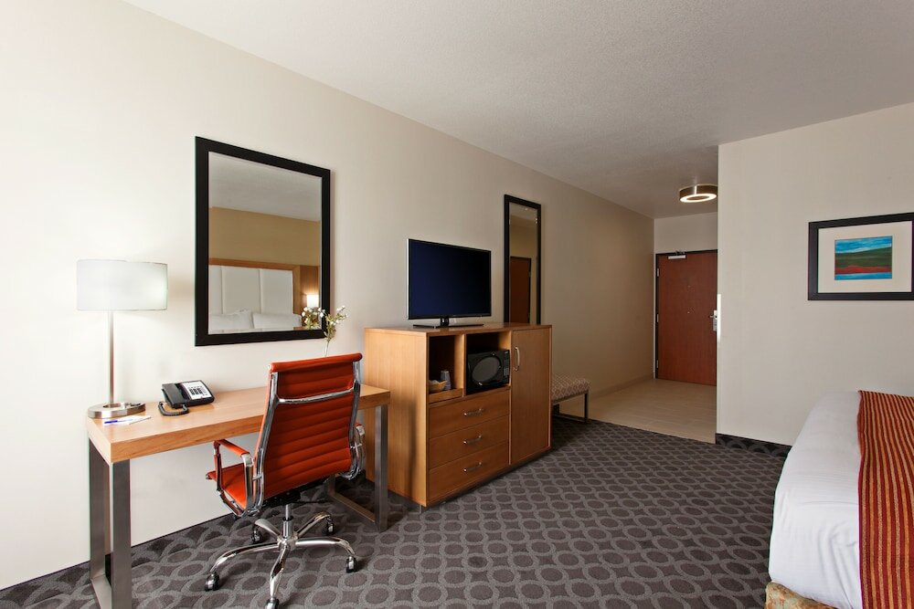 Фото Holiday Inn Express North Hollywood - Burbank Area, an Ihg Hotel