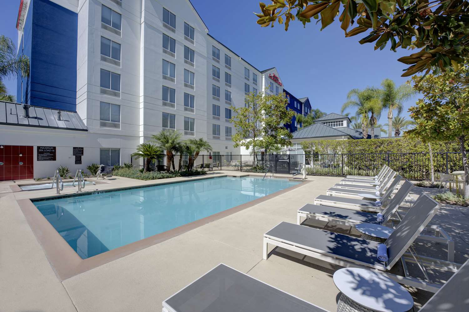 Фото Hilton Garden Inn Anaheim/Garden Grove