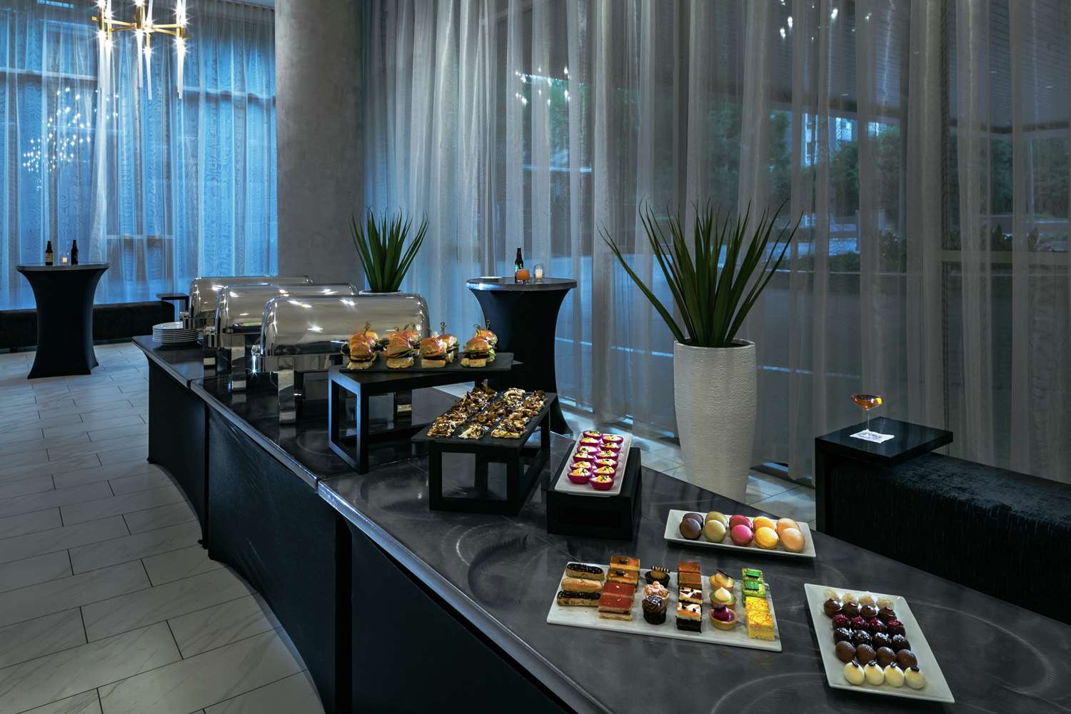 Фото Hilton Garden Inn Seattle Bellevue Downtown, Wa