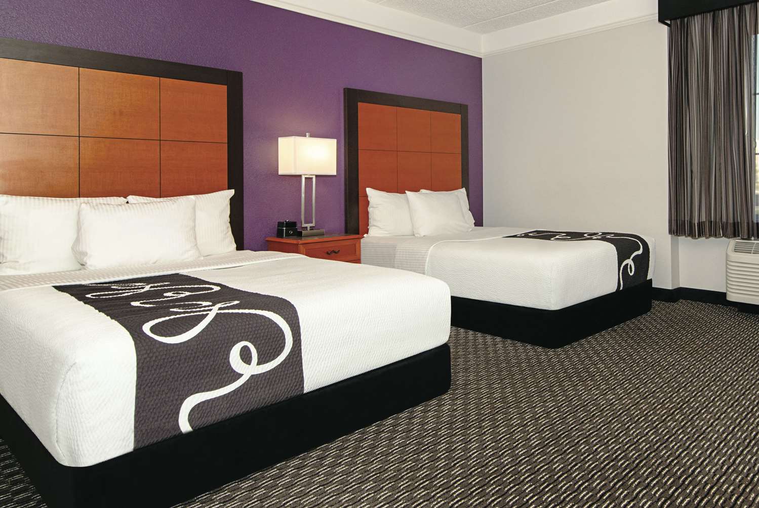 Фото La Quinta Inn & Suites by Wyndham Ontario Airport