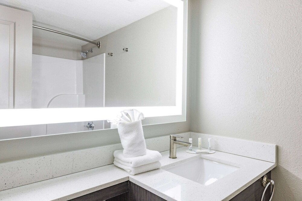 Фото Wingate by Wyndham Wichita Airport