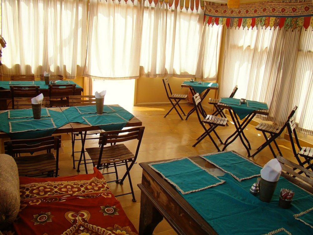 Фото Hotel Shahi Palace