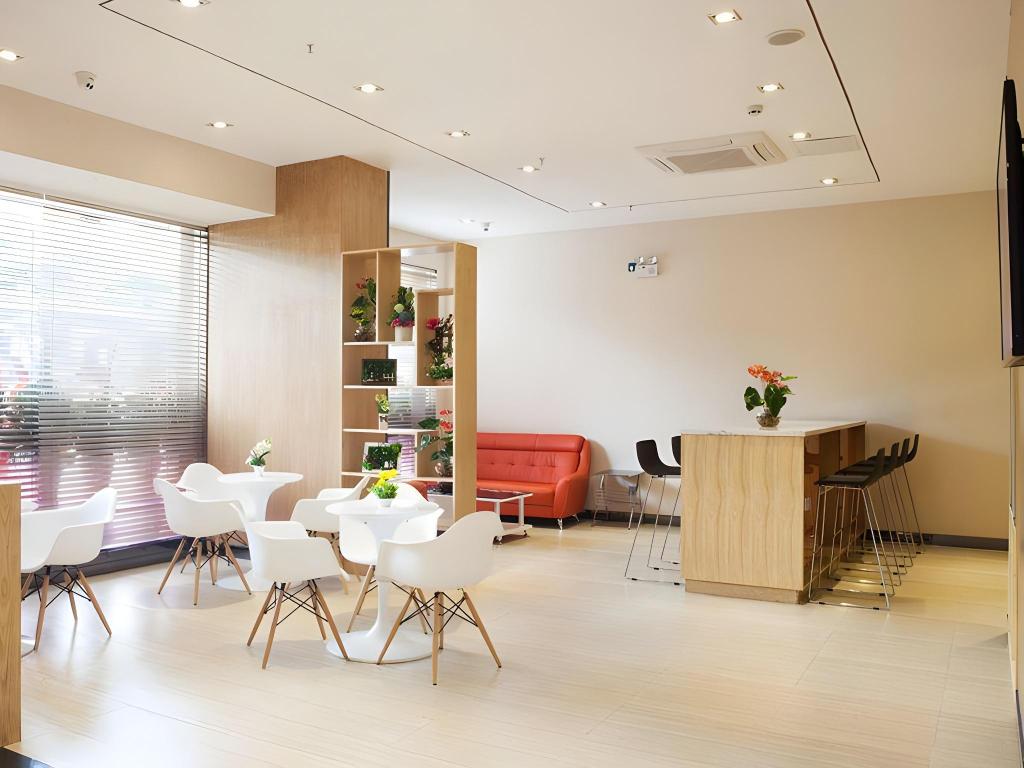 Фото Iu Hotel Chengdu Pengzhou Municipal Government Branch