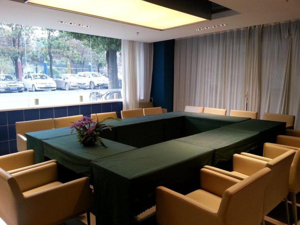 Фото Jinjiang Inn Wuhan Wuchang Railway Station