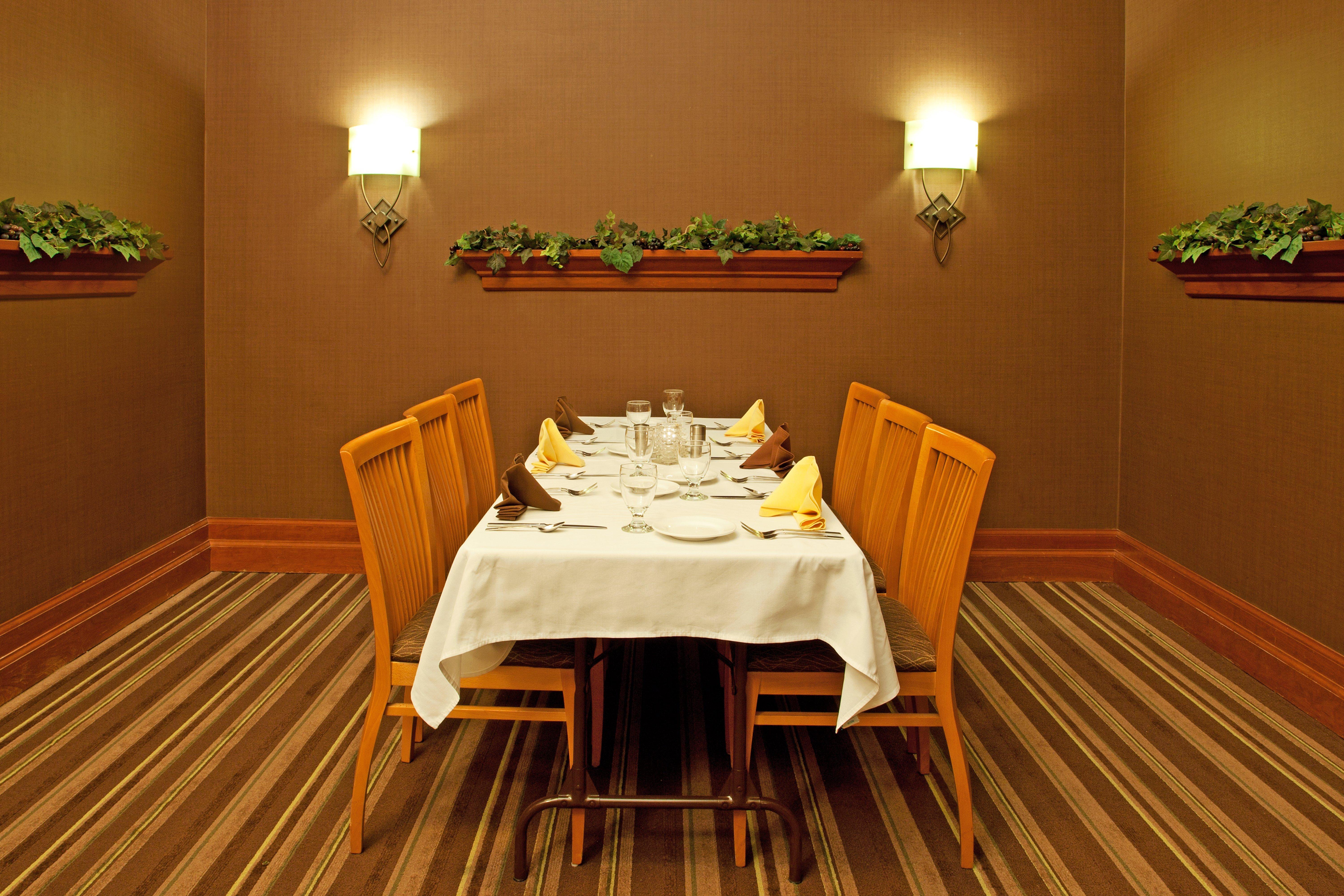 Фото Gateway Hotel & Convention Center, Bwpc