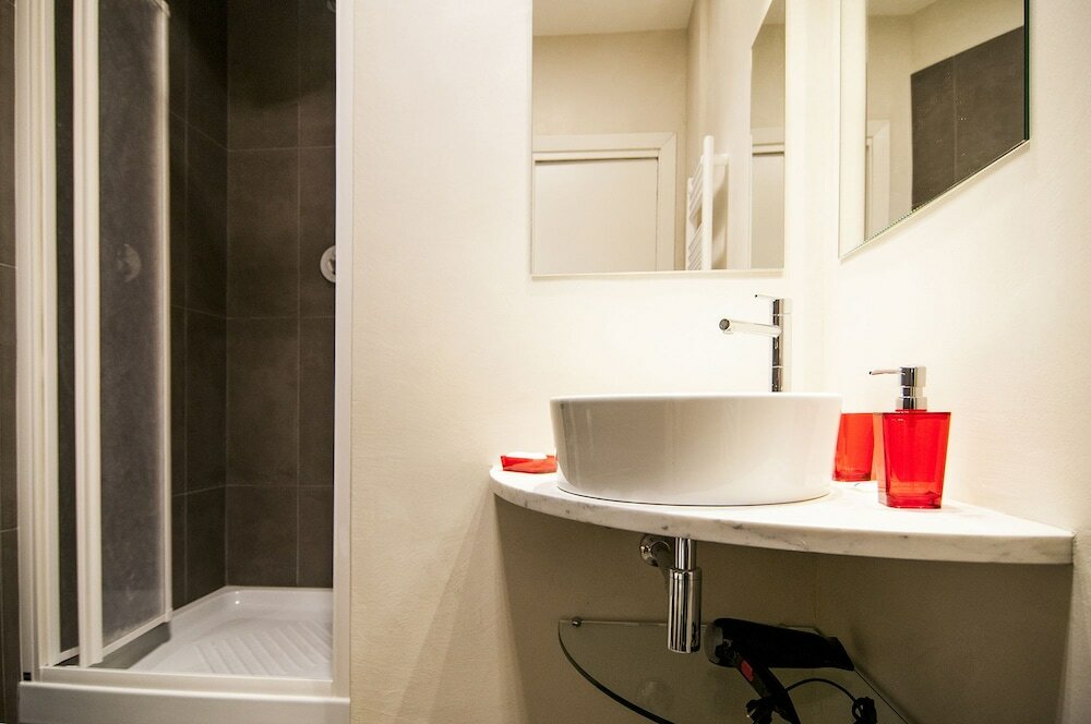 Фото San Pietro Bright Apartment