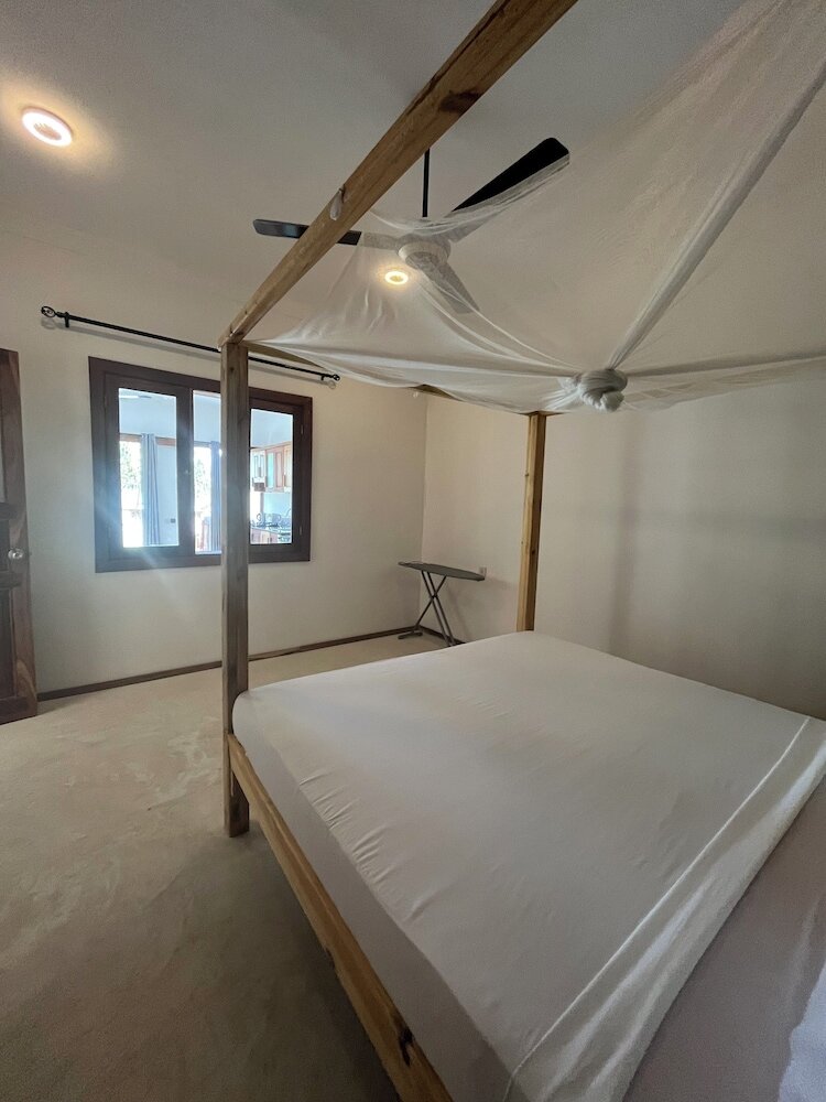 Фото Tiki Beach Club and Resort