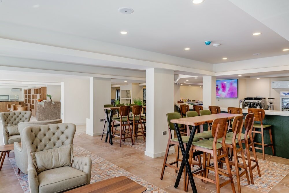 Фото Olivia Palm Hotel