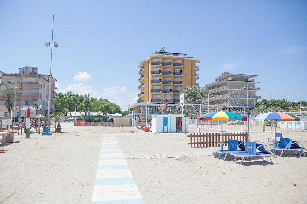 Фото Hotel Crown