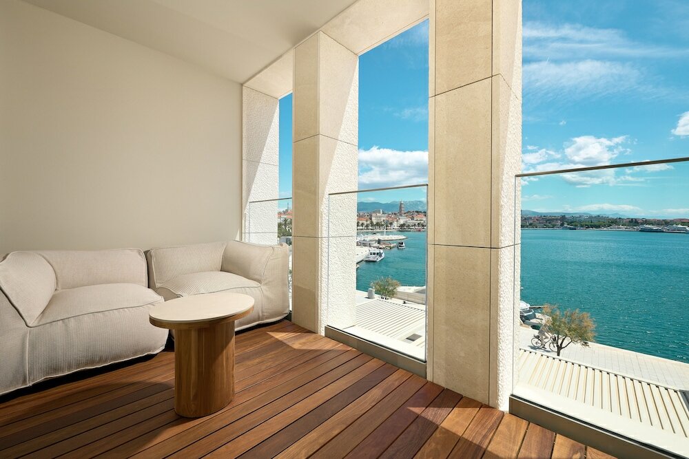 Фото Hotel Ambasador