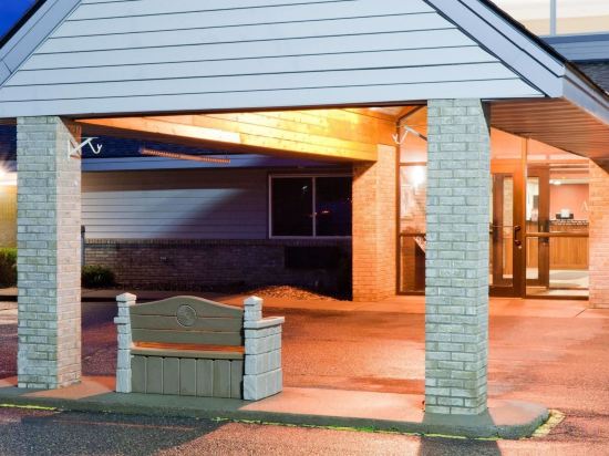 Фото AmericInn by Wyndham St. Cloud