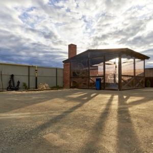 Фото Де факто