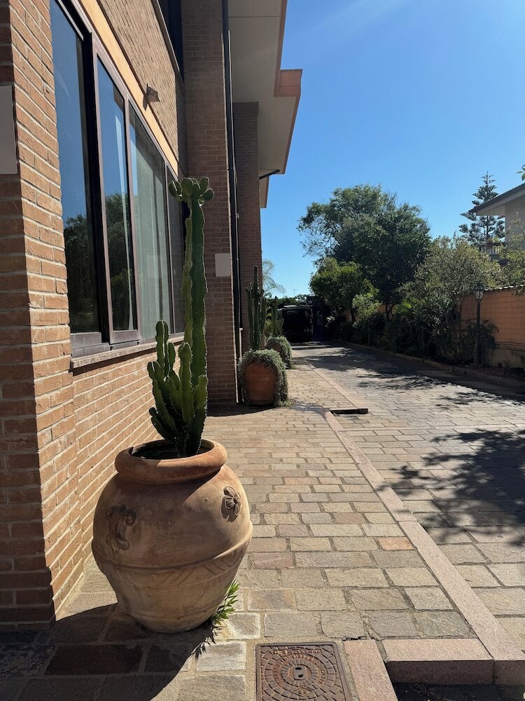 Фото Euro House Inn Airport Hotel & Residence