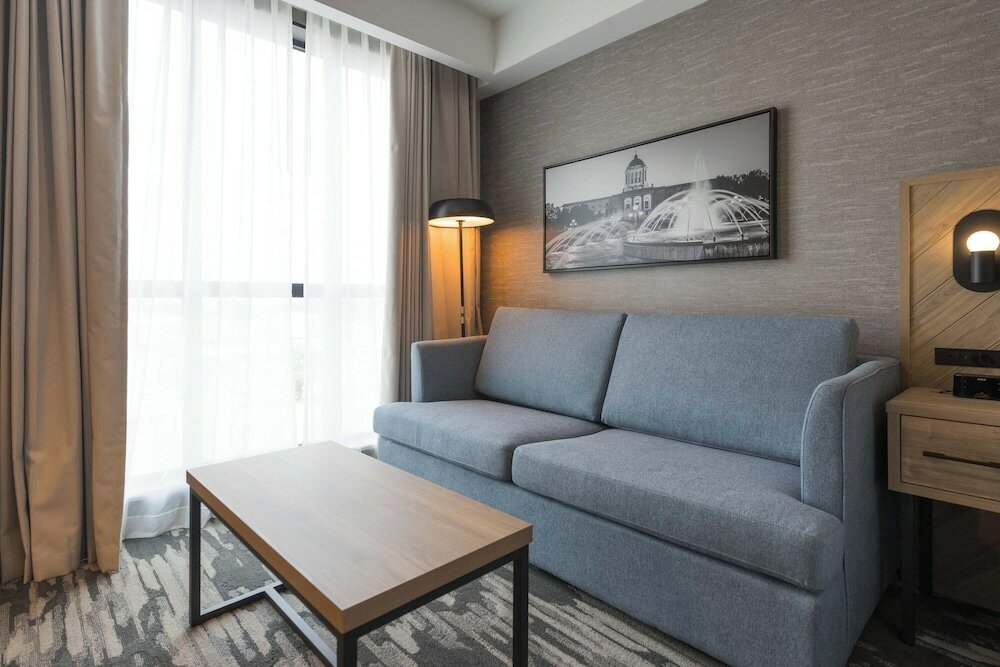 Фото Sandman Hotel & Suites Winnipeg Airport