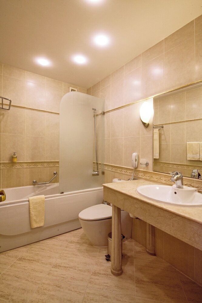 Фото Grand Hotel London