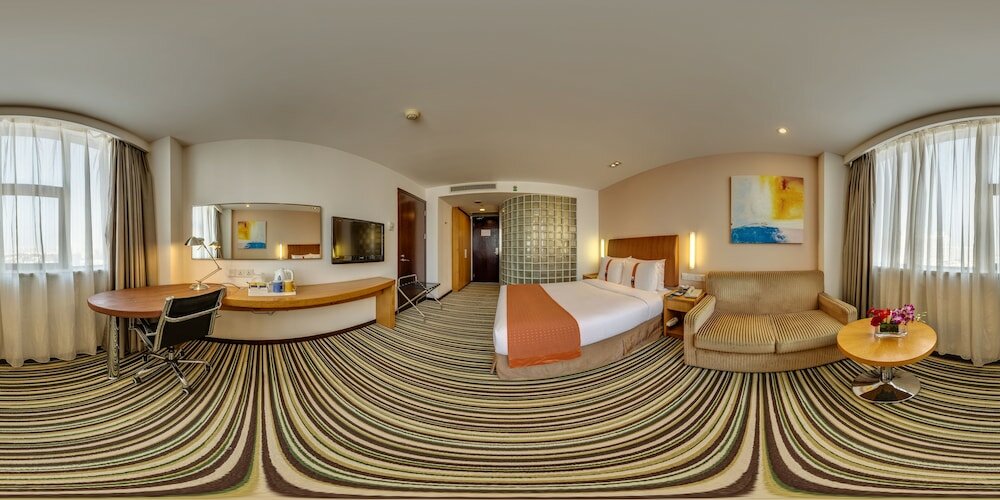 Фото Holiday Inn Express Shanghai Jinqiao Central, an Ihg Hotel
