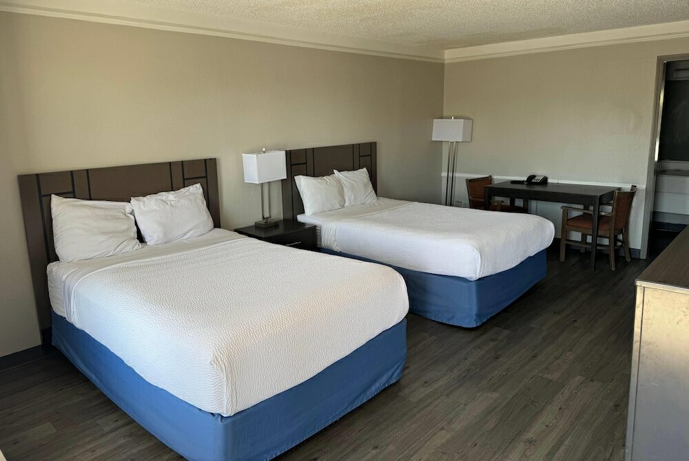 Фото Days Inn by Wyndham Georgetown
