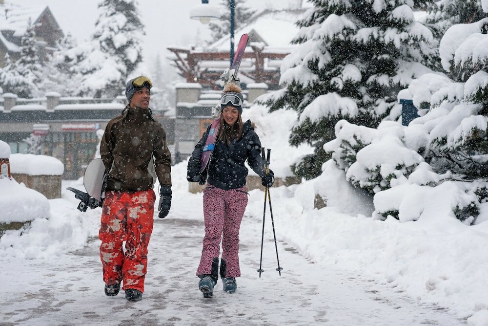 Фото Whistler Village Inn And Suites