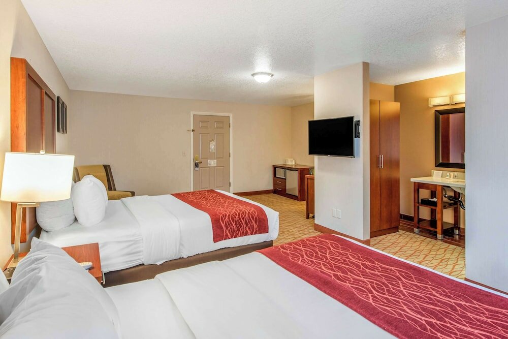 Фото Comfort Inn Mount Shasta Area