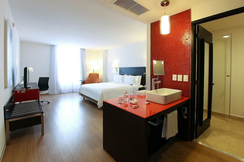 Фото Fiesta Inn Naucalpan