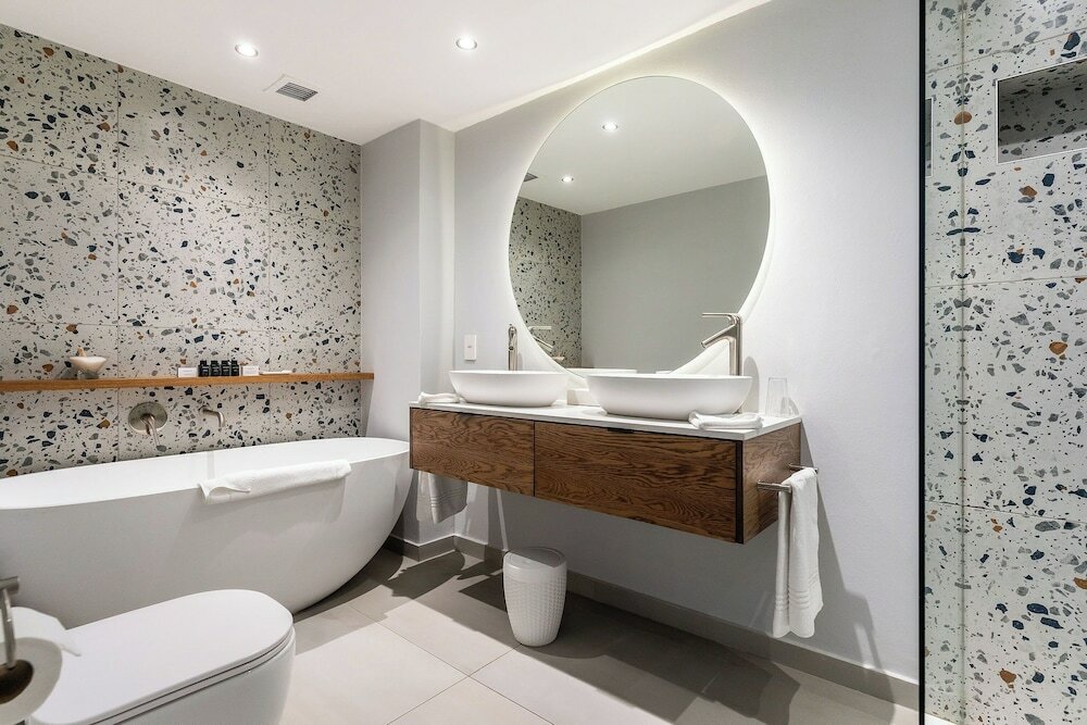 Фото The Bay Hotel