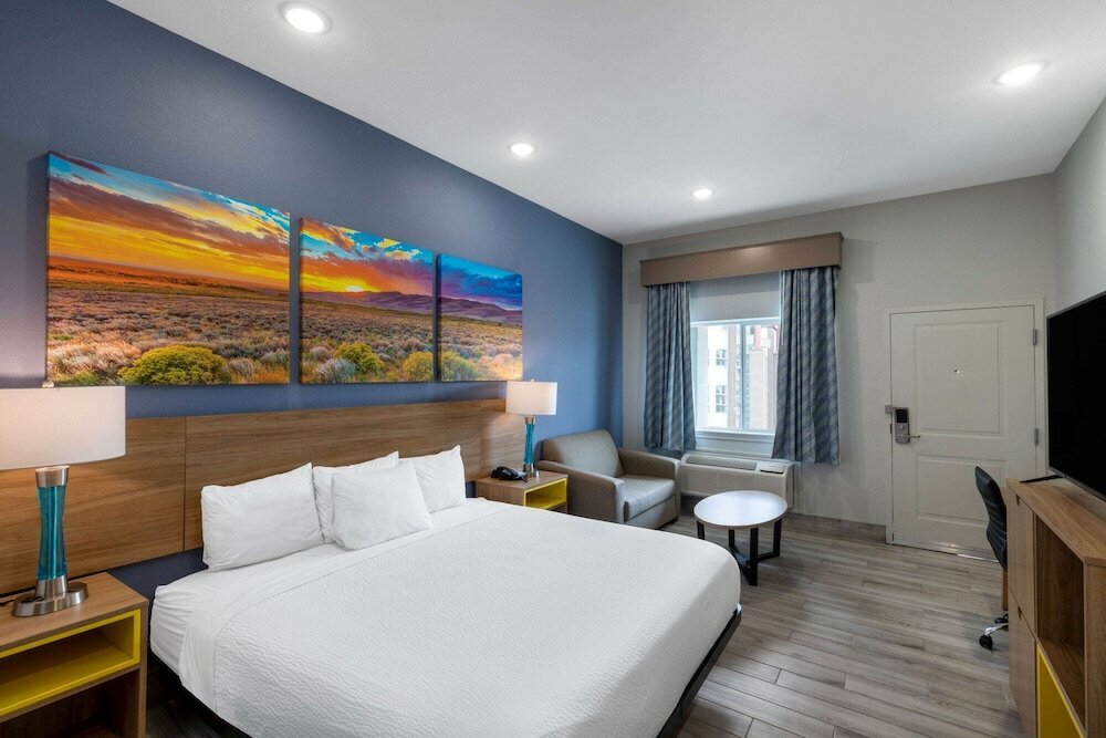 Фото Days Inn & Suites by Wyndham Downtown/University of Houston