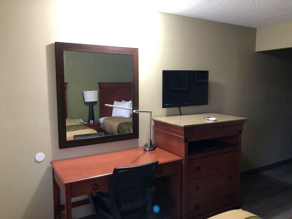 Фото Deluxe Inn & Suites By OYO Miami OK