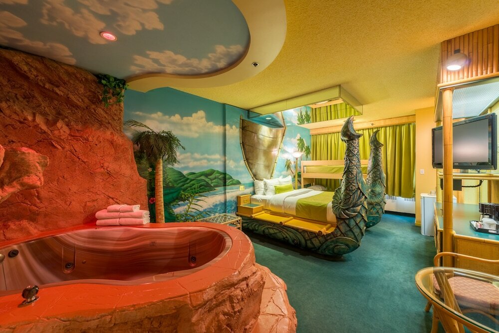Фото Fantasyland Hotel