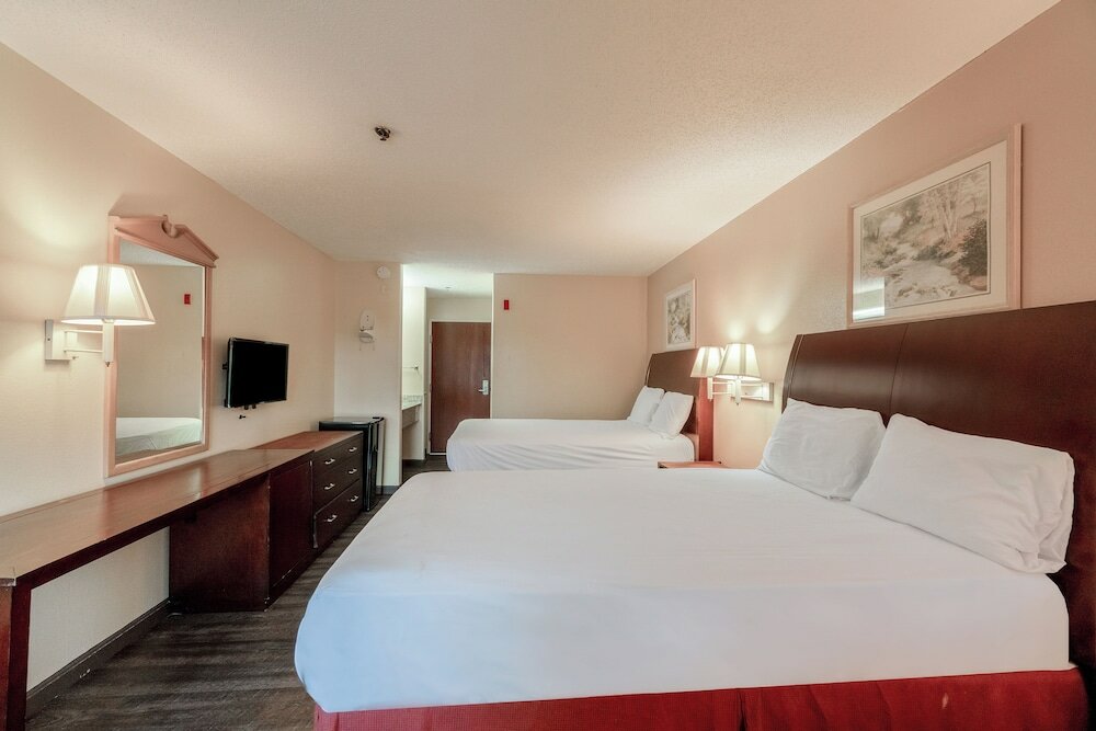 Фото Fairway Inn La Porte