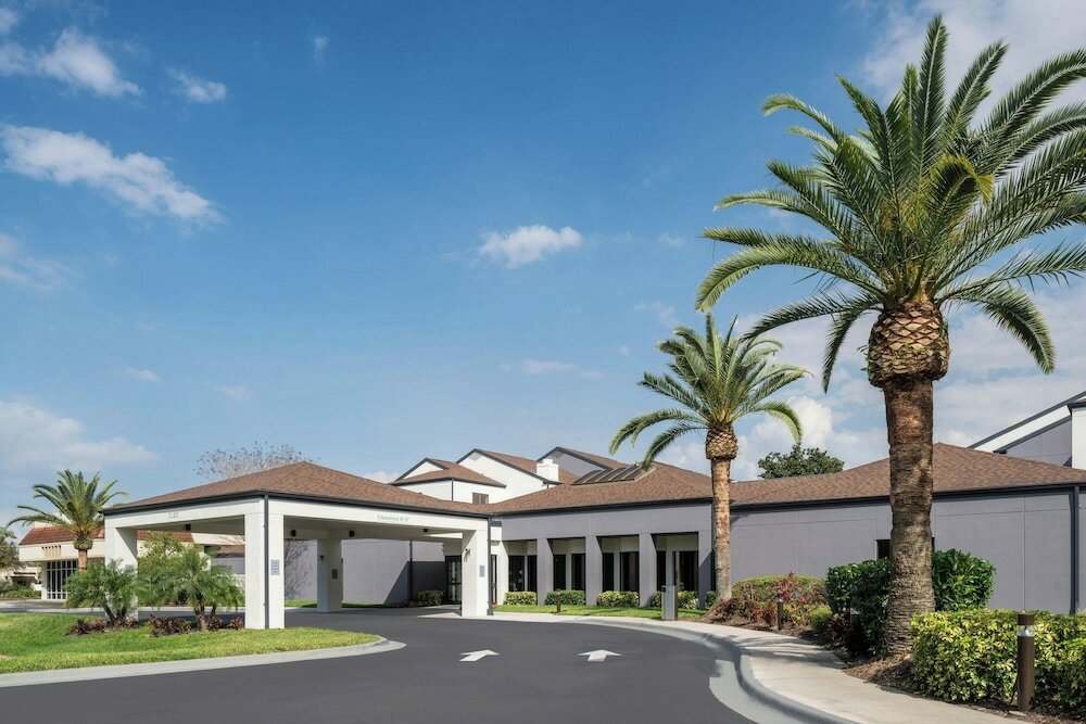 Фото Courtyard by Marriott Orlando Airport