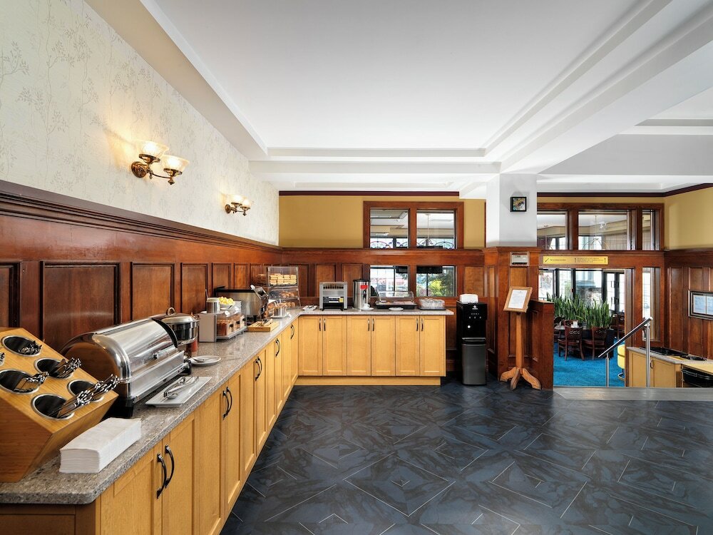 Фото Huntingdon Manor Hotel