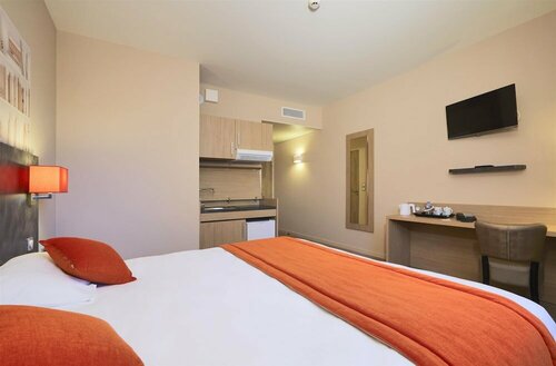 Гостиница Hôtel Kyriad Angers Ouest Beaucouzé в Анжере