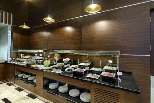 Гостиница Hilton Garden Inn Izmir Bayrakli в Каршияке