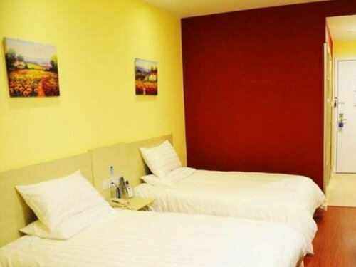 Гостиница Hanting Express Urumqi Nianzigou Passenger Station Branch в Урумчи