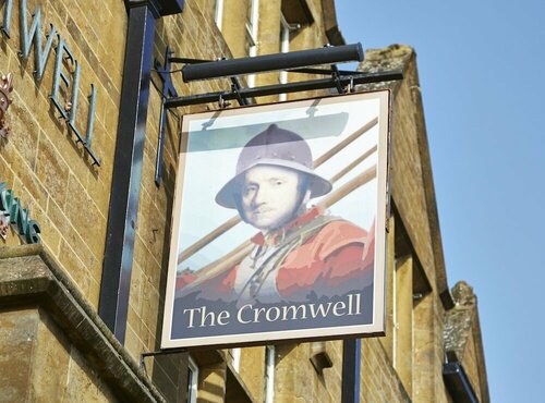 Гостиница Cromwell Lodge Hotel by Greene King Inns в Банбери