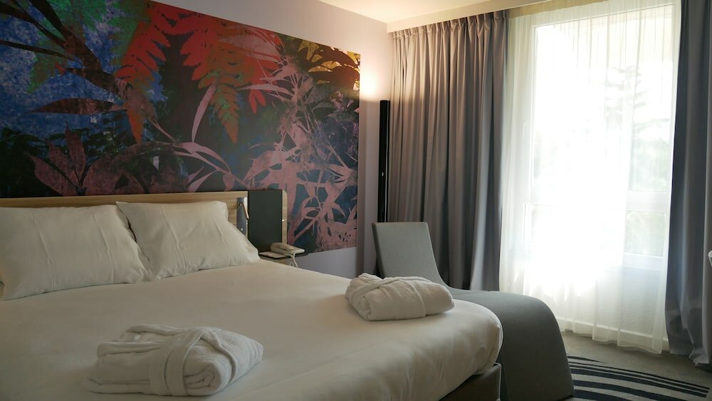 Фото Novotel Narbonne Sud