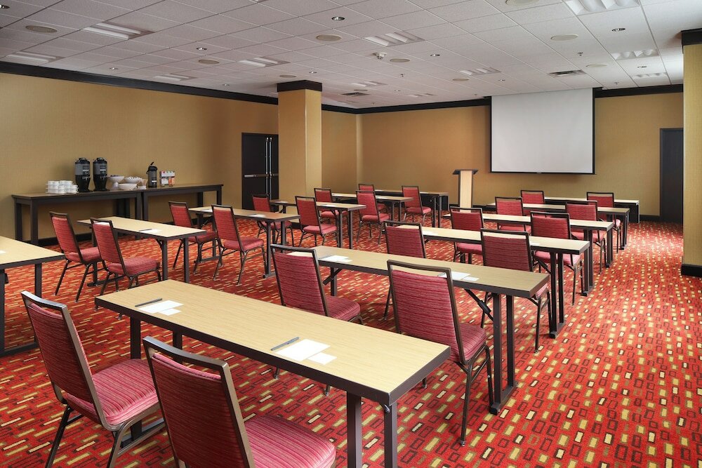 Фото Courtyard by Marriott Downtown Grand Rapids