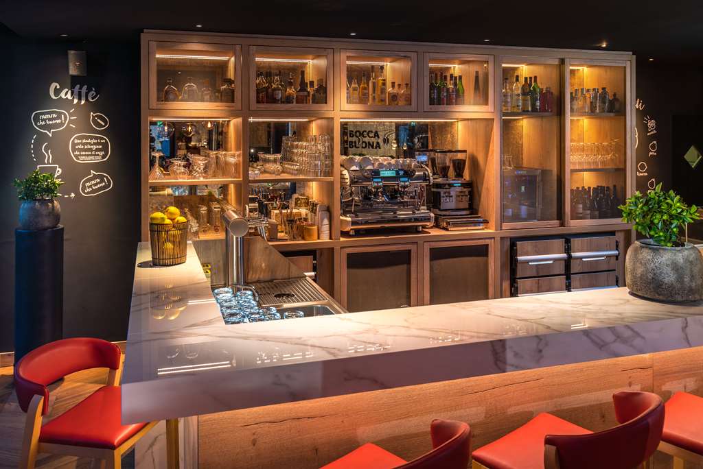 Фото Park Inn by Radisson Zurich Airport