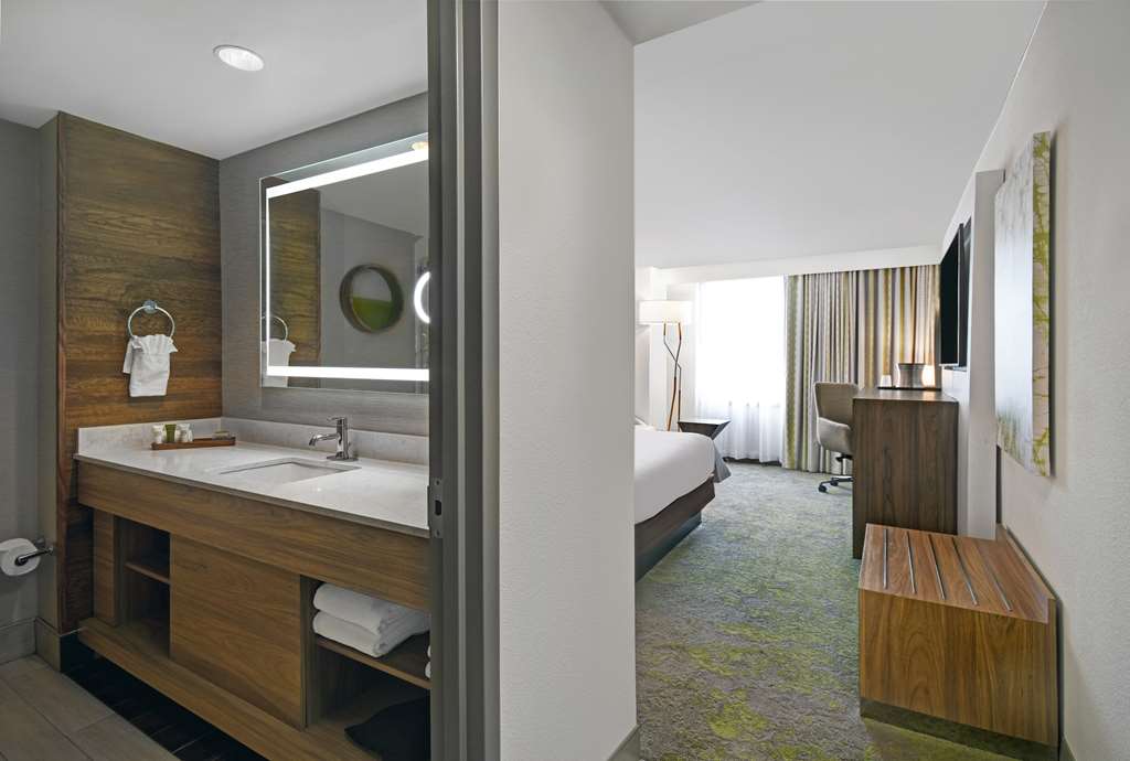 Фото Hilton Hasbrouck Heights