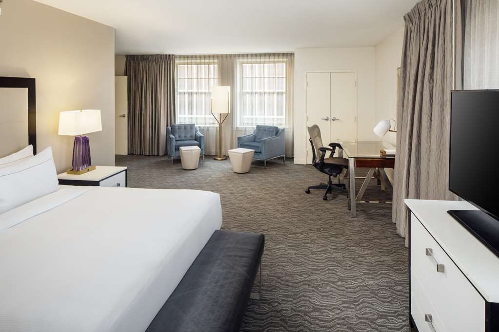 Фото Doubletree Suites by Hilton Detroit Downtown - Fort Shelby