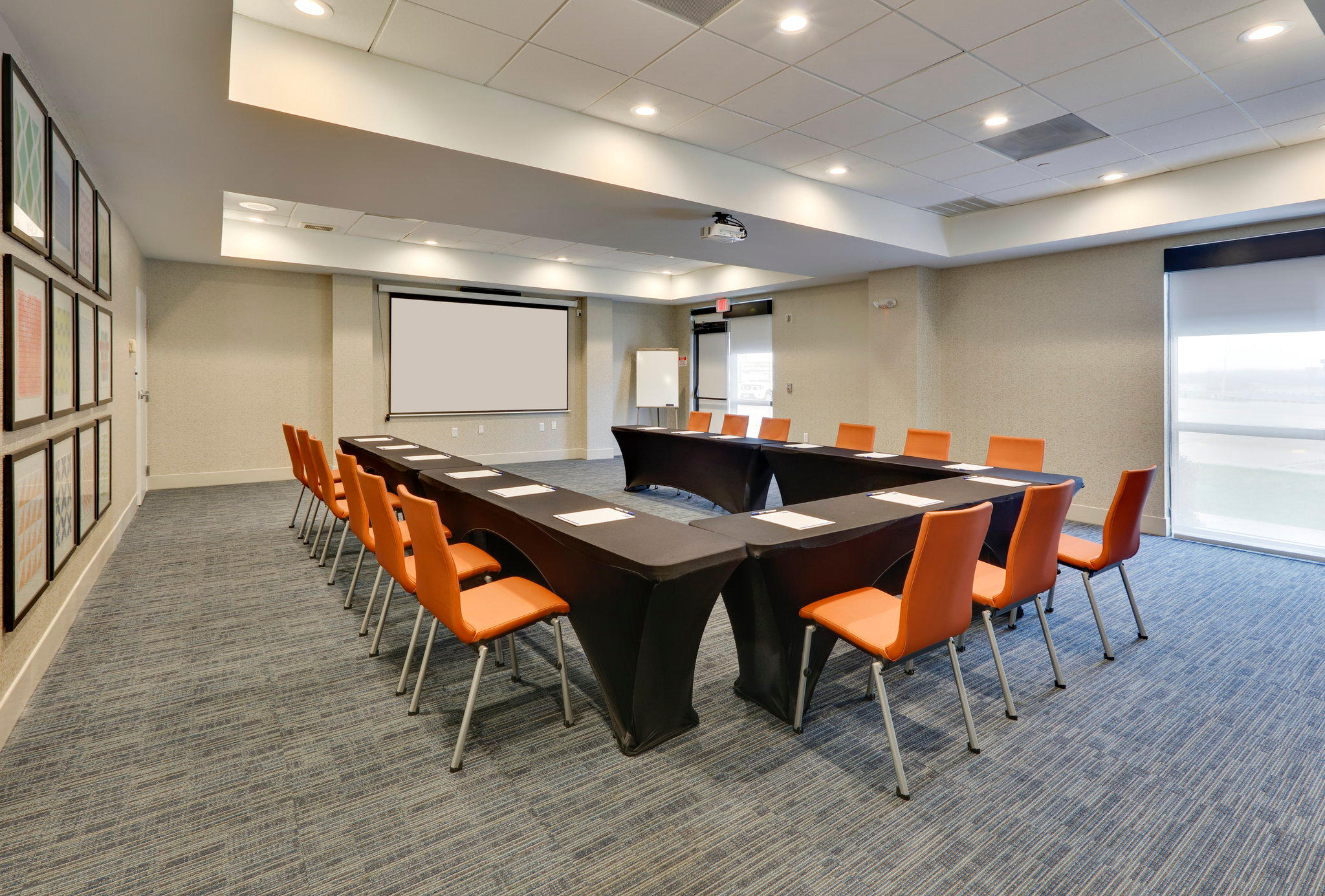 Фото Holiday Inn Express & Suites Irving Conv Ctr Las Colinas by Ihg