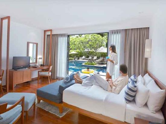 Фото Woodlands Suites Serviced Residences