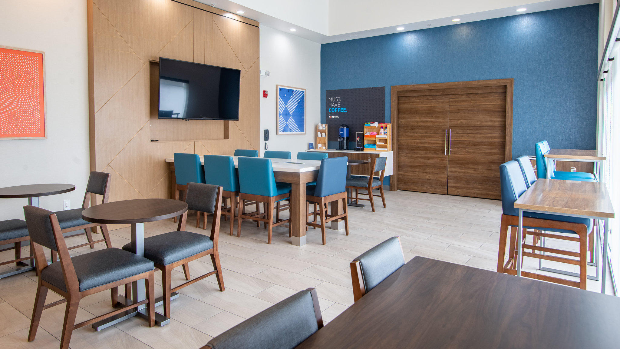 Фото Holiday Inn Express Oakdale, an Ihg Hotel