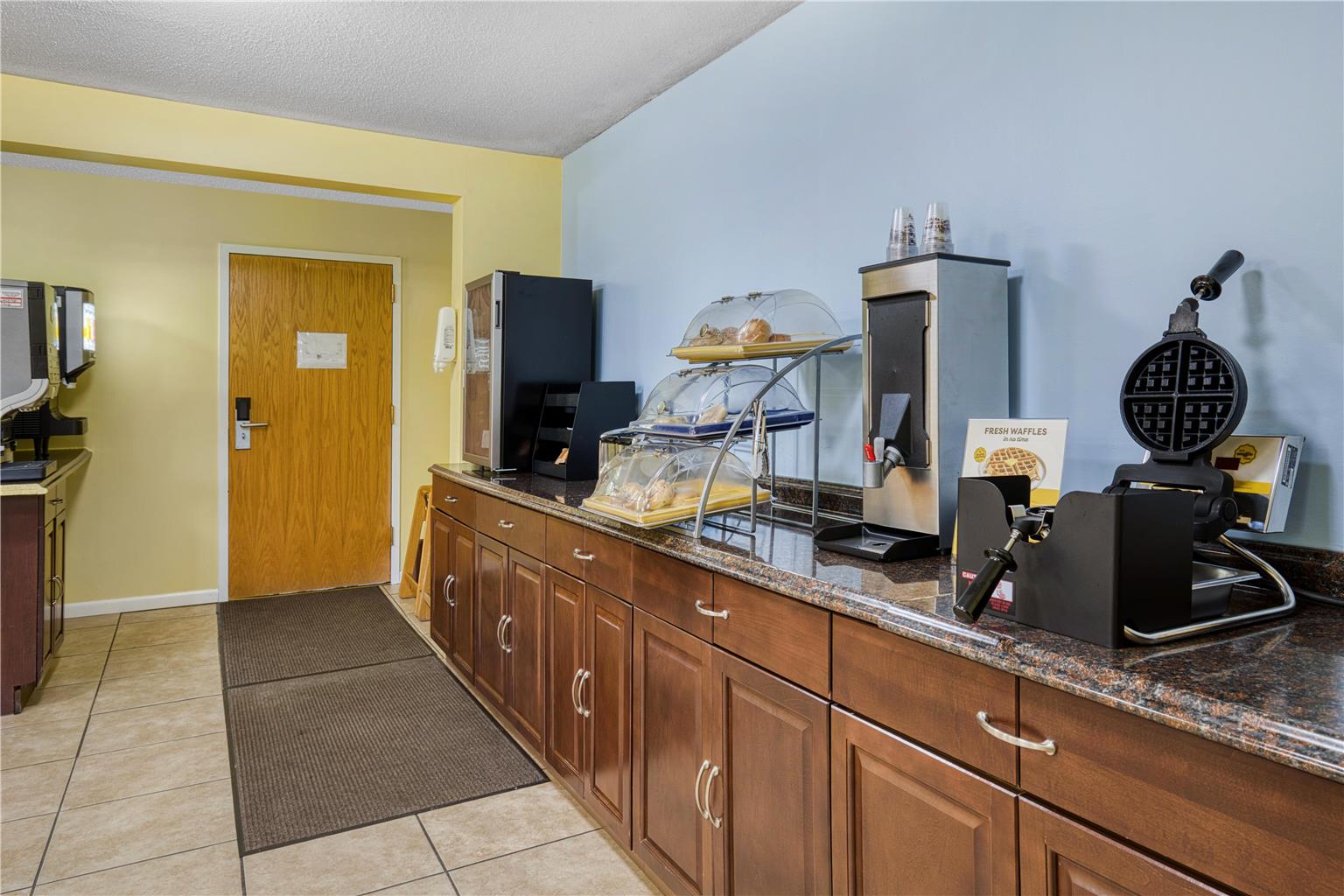 Фото Econo Lodge Massena Hwy 37