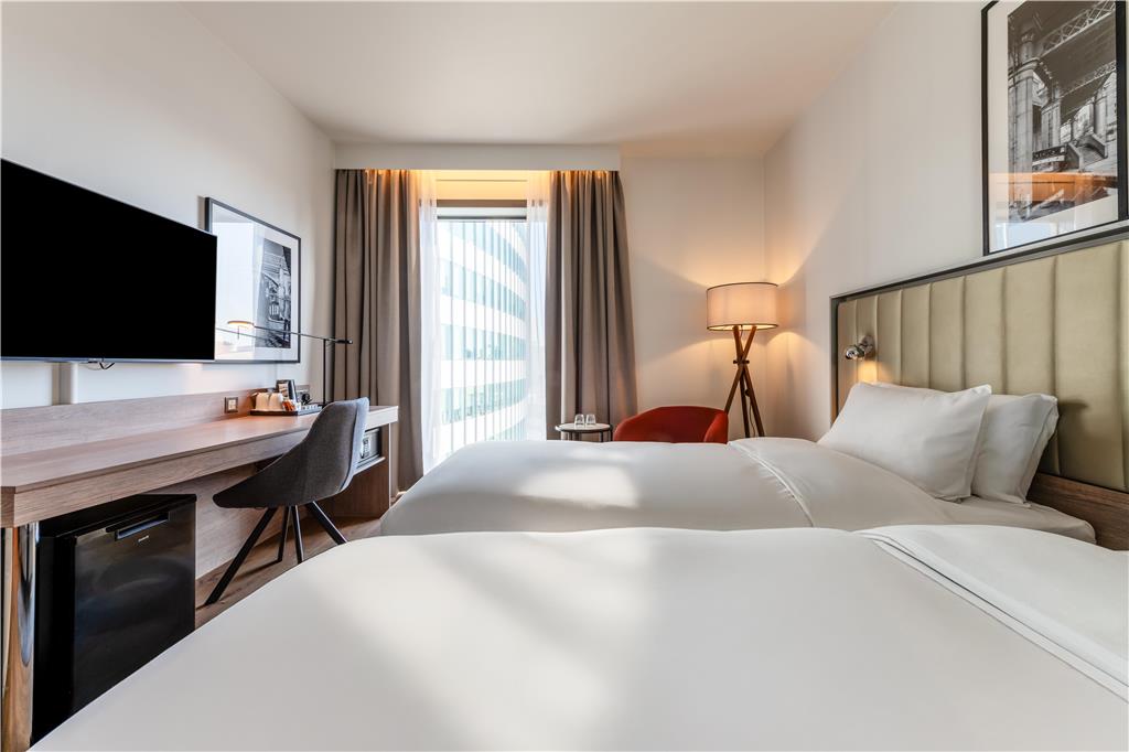 Фото Radisson Hotel Manchester City Centre, A Verified Net Zero Hotel