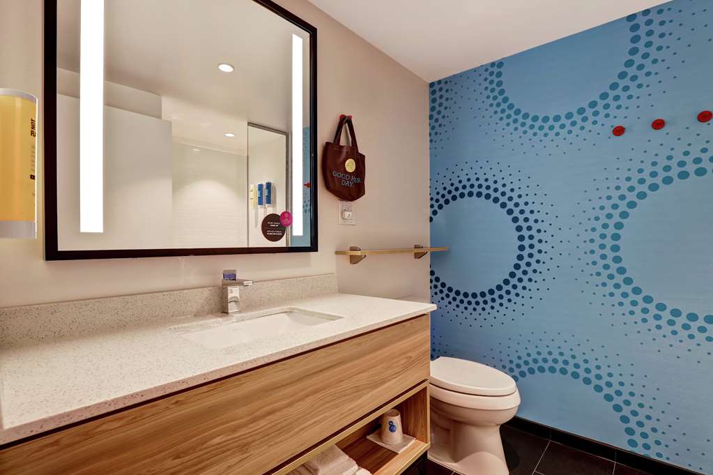 Фото Tru by Hilton Edmonton Windermere