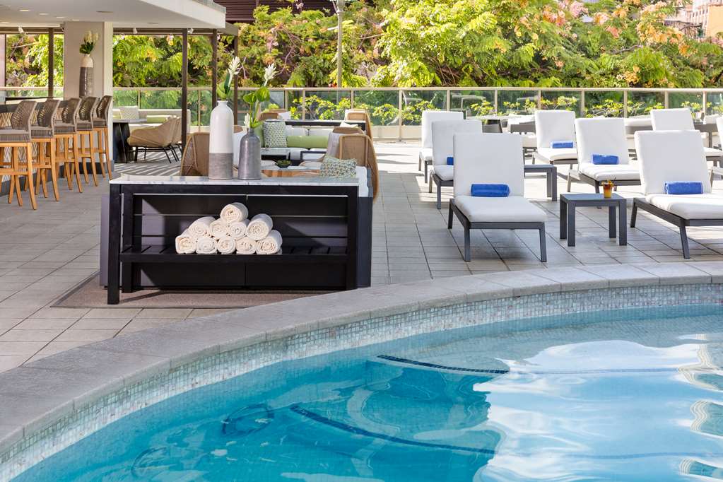 Фото Hilton Garden Inn Waikiki Beach