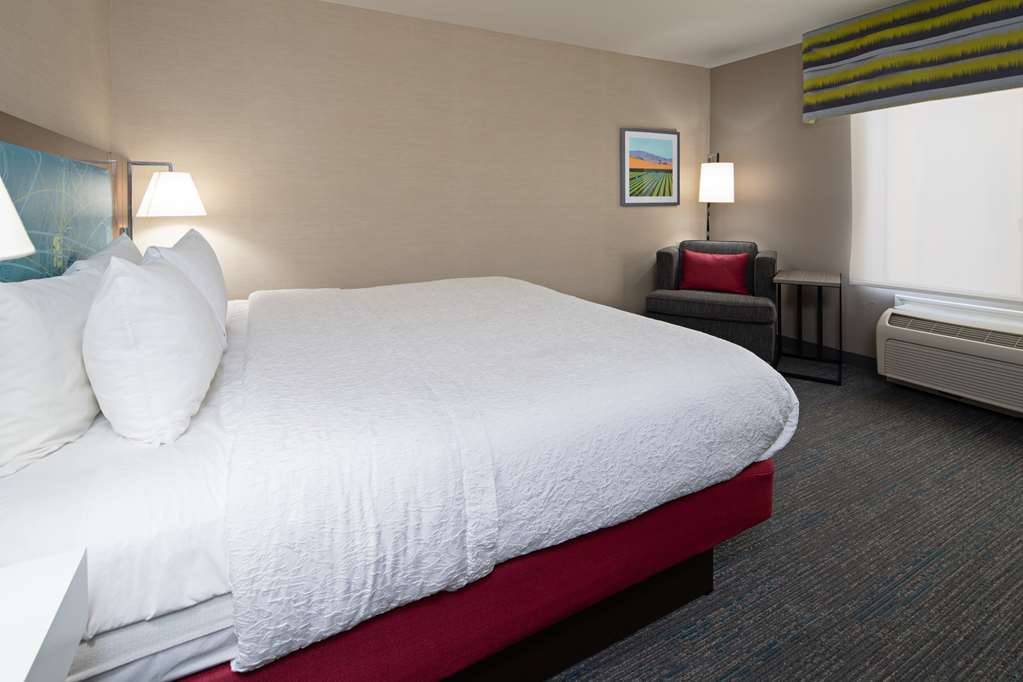 Фото Hampton Inn Visalia